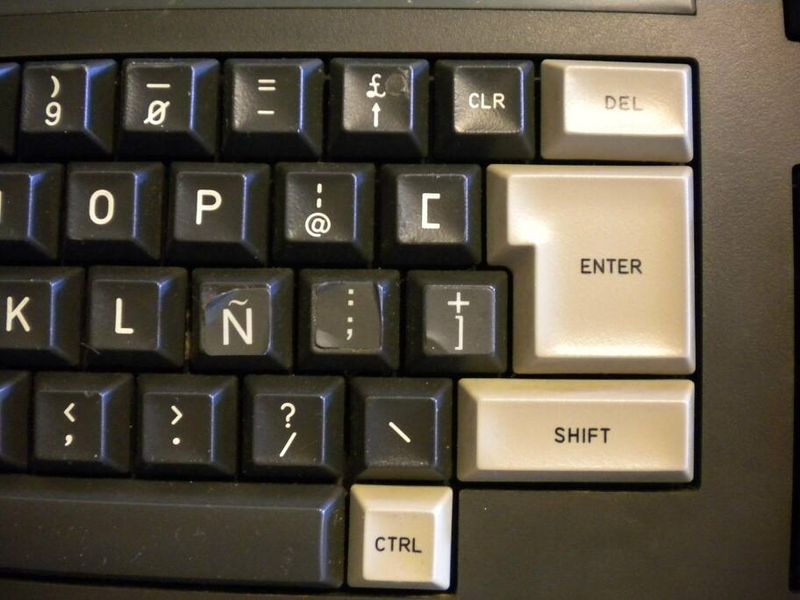 File:SpanishSchneider464 robcfg cpcmaniaco rebadged keys.jpg
