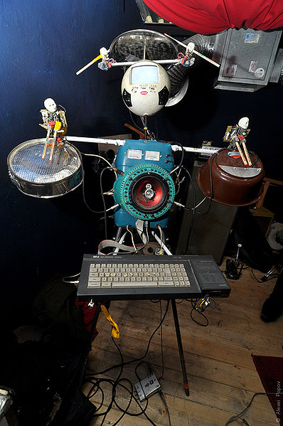 File:Fela borbone mierdofon.jpg